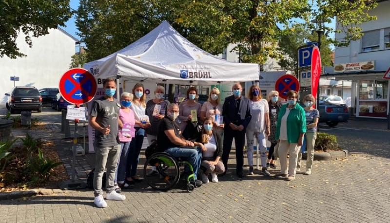 Info-Stand des Netzwerks und der Initiativen in Brühl zum Welt-Alzheimertag