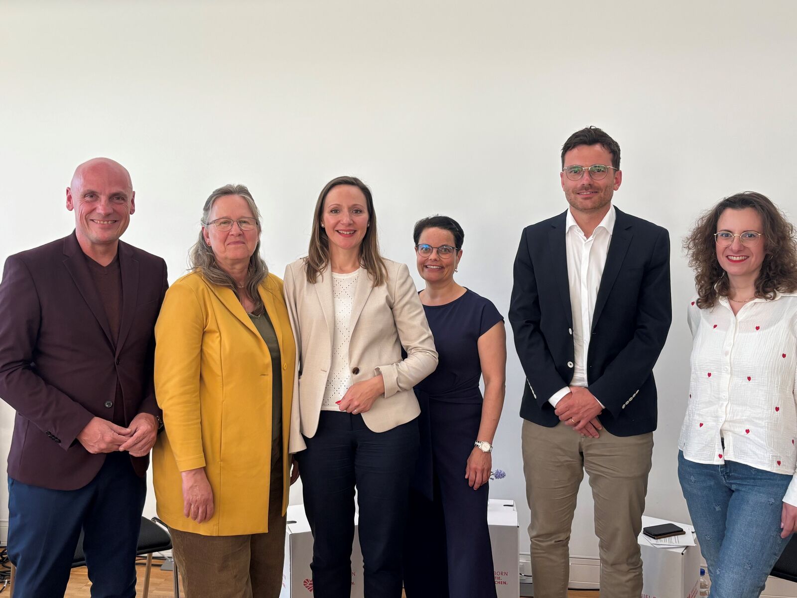 Ich wollte in der 1.-Mai-Woche unbedingt eine Veranstaltung rund um das Thema Arbeit anbieten. Wir haben einen spannenden Schwerpunkt zu den Herausforderungen, die junge Eltern bei der Vereinbarkeit von Familie und Beruf haben, gesetzt. Vielen Dank an Bundestagsabgeordnete Jasmina Hostert, die Vereinbarkeitsexpertin Sarah Schlösser, Corinna Schneider von der Kontaktstelle Frau und Beruf sowie Daniel Hartig von der IHK für die interessante Diskussion. Und danke auch an Anja Wilhelmi-Rapp für die tolle Diskussionsleitung und an die SPD Oftersheim für die schöne Kooperation.