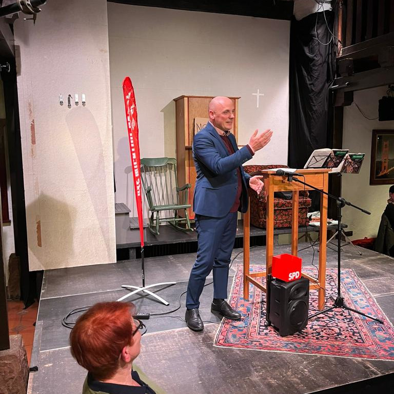 Foto der Woche: Und auch die Neujahrsempfänge gehen wieder los. Gerne habe ich am vergangenen Sonntag bei der SPD Singen im Theater „Färbe“ gesprochen.